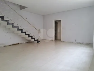 Sobrado com 3 Quartos para alugar, 248m² no Água Branca, São Paulo