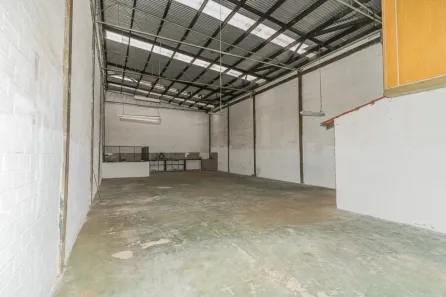 Galpão/Depósito/Armazém para alugar, 235m² no Navegantes, Porto Alegre