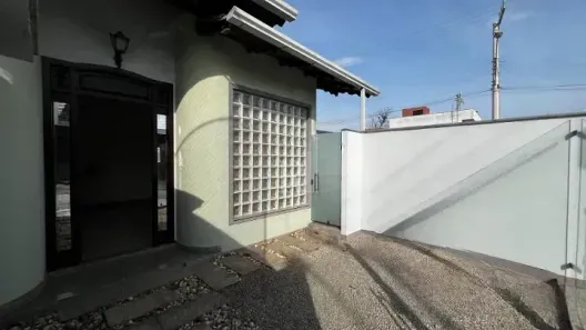 Casa com 3 Quartos para alugar, 320m² no Centro, Tijucas