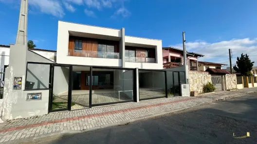 Sobrado com 3 Quartos à venda, 195m² no Saguaçu, Joinville