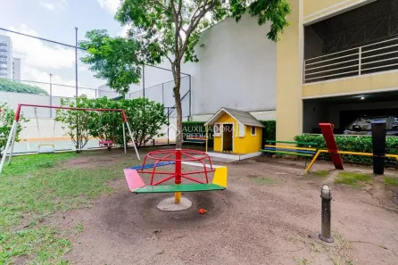 Apartamento com 2 Quartos para alugar, 71m² no Passo da Areia, Porto Alegre