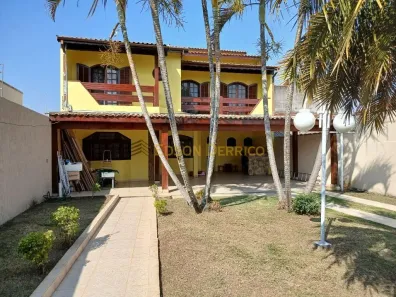Sobrado com 3 Quartos à venda, 300m² no Parque São Benedito, Pindamonhangaba