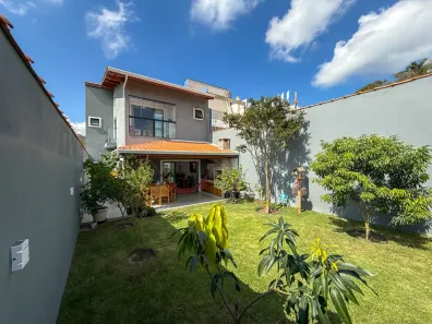 Sobrado com 3 Quartos à venda, 161m² no Centro, Guararema