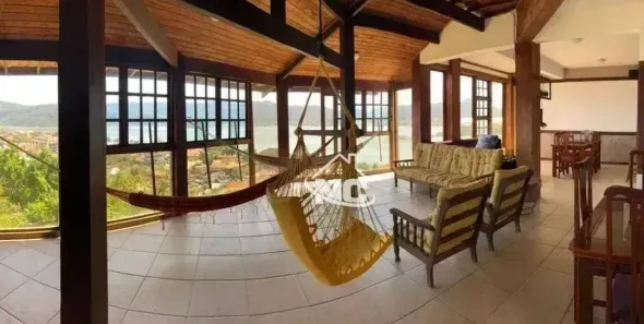 Casa de Condomínio com 4 Quartos à venda, 265m² no Jardim Imbuí, Niterói