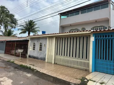 Sobrado com 4 Quartos à venda, 275m² no Taguatinga Norte, Brasília