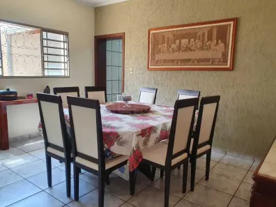 Sobrado com 3 Quartos à venda, 194m² no Centro, Araraquara