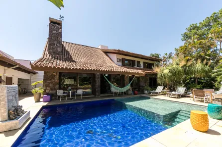 Casa com 3 Quartos à venda, 370m² no Vila Assunção, Porto Alegre
