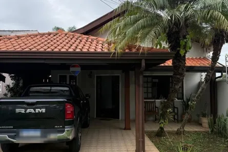Casa de Condomínio com 3 Quartos para alugar, 203m² no Chácaras Silvania, Valinhos
