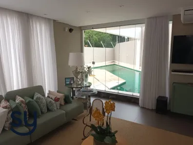 Casa com 3 Quartos para alugar, 540m² no Três Figueiras, Porto Alegre