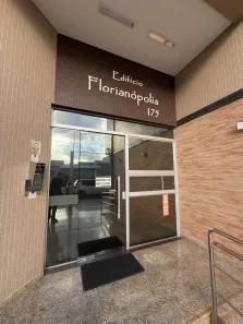 Apartamento com 2 Quartos para alugar, 74m² no Zona 03, Maringá