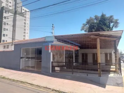 Casa com 3 Quartos para alugar, 160m² no Centro, São Carlos