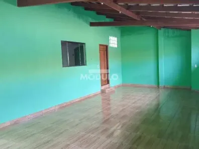 Casa com 3 Quartos para alugar, 183m² no Santa Rosa, Uberlândia