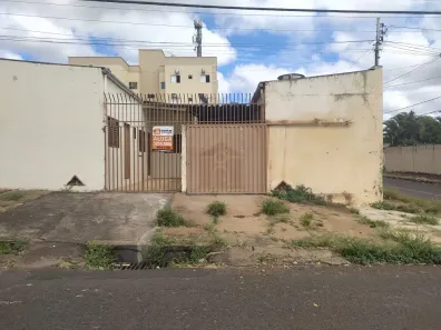 Casa com 2 Quartos para alugar, 49m² no Chácaras Tubalina e Quartel, Uberlândia