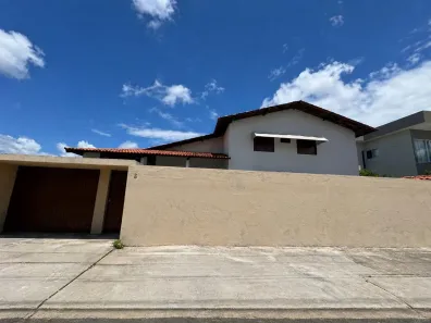 Casa de Condomínio com 4 Quartos para alugar, 187m² no Jardim Petrópolis, Maceió
