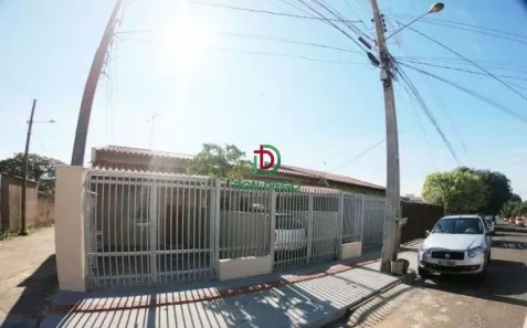 Casa com 11 Quartos à venda, 262m² no Parque Residencial Joaquim Toledo Piza, Londrina
