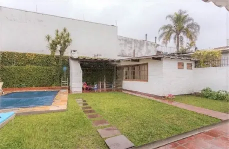 Casa com 4 Quartos à venda, 327m² no Chácara das Pedras, Porto Alegre