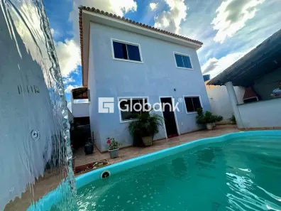 Sobrado com 4 Quartos à venda, 220m² no Independência, Montes Claros