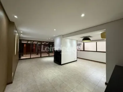 Apartamento com 3 Quartos para alugar, 227m² no Petrópolis, Porto Alegre