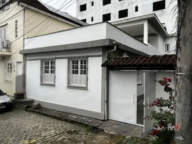 Casa com 3 Quartos para alugar, 10m² no Valparaíso, Petrópolis
