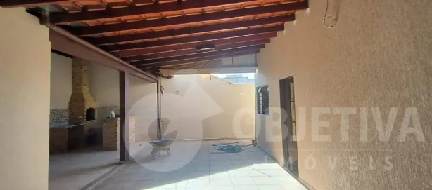 Casa com 4 Quartos para alugar, 200m² no Segismundo Pereira, Uberlândia