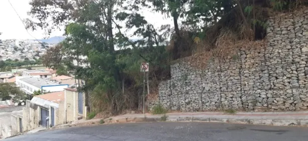 Lote/Terreno à venda, 890m² no Caiçaras, Belo Horizonte