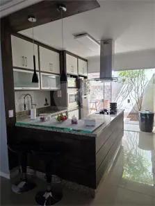 Sobrado com 3 Quartos à venda, 122m² no Jardim Teresa, São Paulo