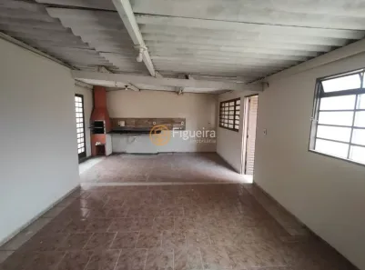 Casa com 3 Quartos para alugar, 140m² no Baroni, Barretos