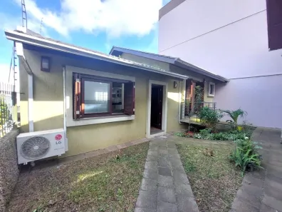 Casa com 2 Quartos para alugar, 80m² no Medianeira, Caxias do Sul