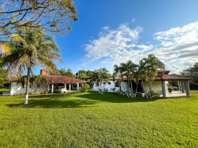 Casa de Condomínio com 4 Quartos para alugar, 525m² no Portão, Lauro de Freitas