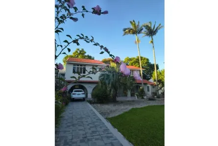 Casa de Condomínio com 4 Quartos para alugar, 280m² no Camobi, Santa Maria