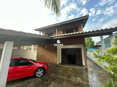 Sobrado com 5 Quartos à venda, 300m² no Vila Voturua, São Vicente