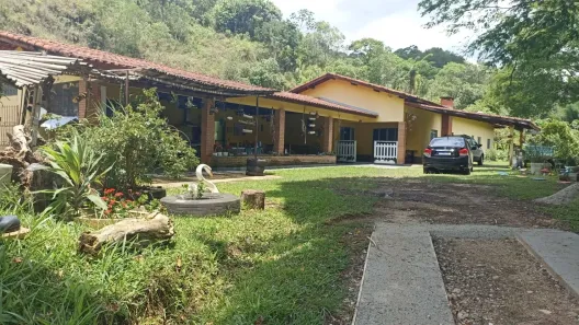 Fazenda/Sítio com 4 Quartos à venda, 400m² no Centro, Jambeiro
