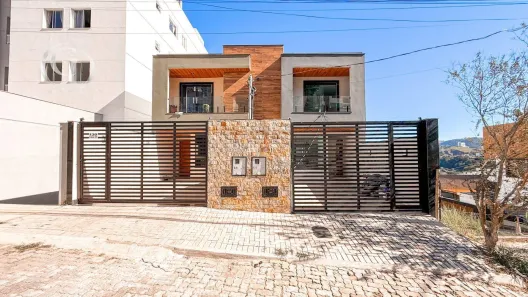 Casa com 3 Quartos à venda, 250m² no Lourdes, Juiz de Fora