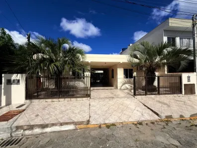 Sobrado com 2 Quartos à venda, 70m² no Lídia Duarte, Camboriú