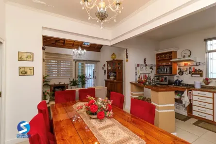 Casa com 4 Quartos à venda, 180m² no Passo da Areia, Porto Alegre