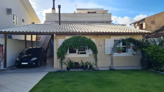 Casa com 3 Quartos à venda, 300m² no Pântano do Sul, Florianópolis