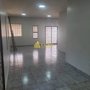 Casa com 3 Quartos para alugar, 250m² no Santa Mônica, Uberlândia