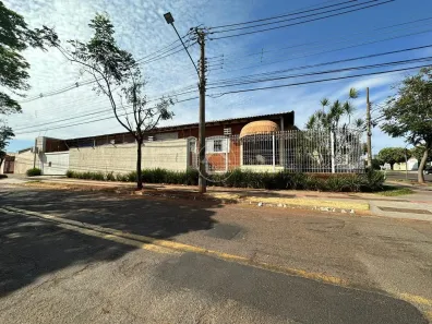 Casa com 4 Quartos à venda, 237m² no Jardim São Bento, Campo Grande