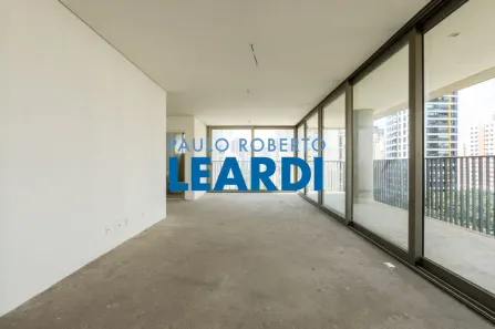 Apartamento com 3 Quartos à venda, 271m² no Vila Olímpia, São Paulo