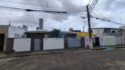Casa com 3 Quartos para alugar, 220m² no Candelária, Natal