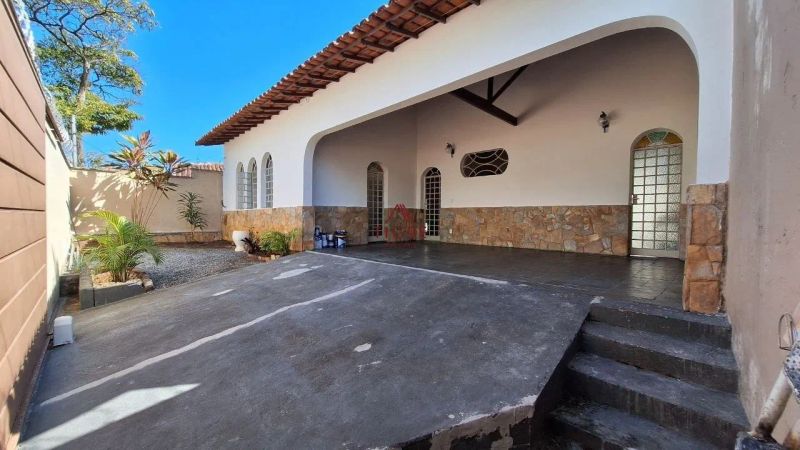 Casa com 3 quartos — Itapoã, Belo Horizonte