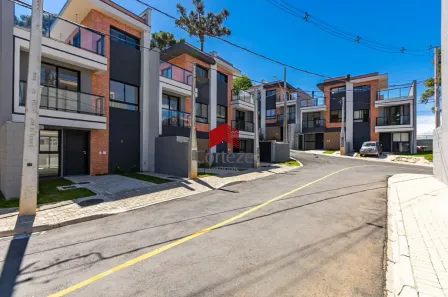 Sobrado com 3 Quartos à venda, 133m² no Santa Cândida, Curitiba