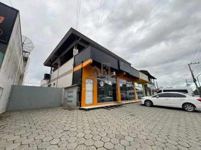 Casa com 3 Quartos para alugar, 200m² no Dom Joaquim, Brusque