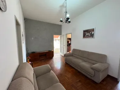 Casa com 3 Quartos para alugar, 180m² no Lagoinha, Belo Horizonte