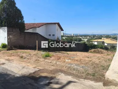 Lote/Terreno à venda, 450m² no Independência, Montes Claros