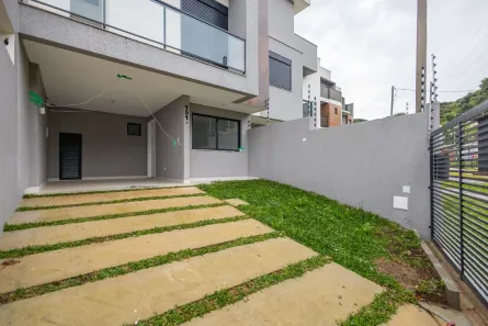 Sobrado com 3 Quartos à venda, 144m² no Uberaba, Curitiba