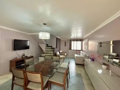 Sobrado com 4 Quartos à venda, 210m² no Orleans, Curitiba