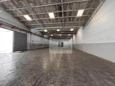 Galpão/Depósito/Armazém para alugar, 1900m² no Taboão, Diadema