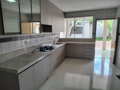 Casa com 4 Quartos à venda, 260m² no Loteamento Celina Park, Goiânia