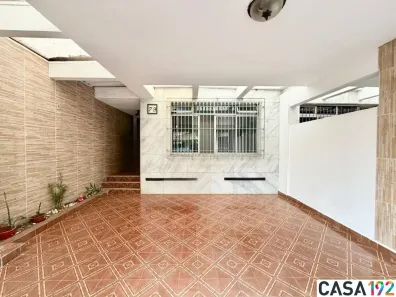 Casa com 3 Quartos para alugar, 220m² no Parque Colonial, São Paulo